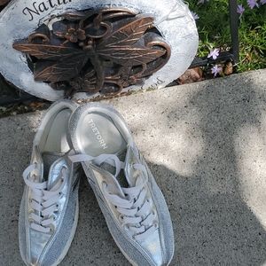 Women's Sneakers: Size 9